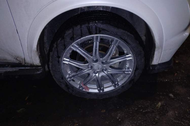 Used Infiniti ESQ 2014 1.6L Spontaneous Edition Right Front Wheel Hub