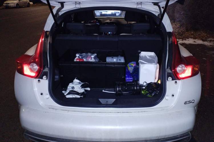 Used Infiniti ESQ 2014 1.6L Spontaneous Edition Trunk