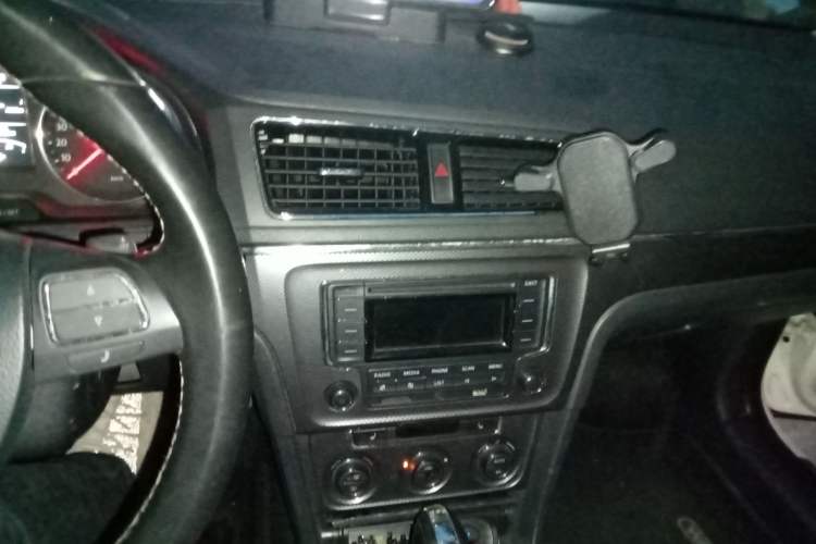 Used Volkswagen Cross Lavida 2014 1.4TSI DSG Audio And AC Panel