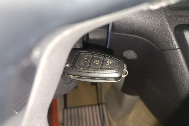 Used Ford Tourneo Custom 2020 2.0T Automatic Elite Edition China VI Standard
