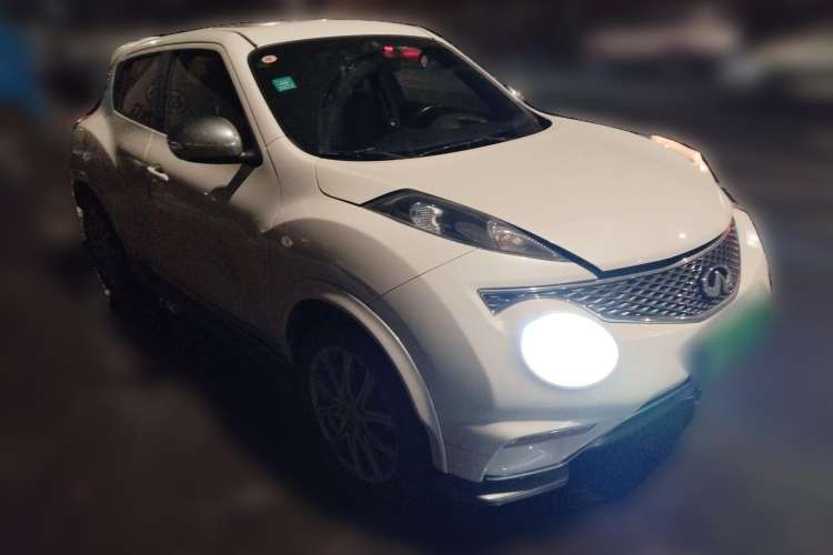 Used Infiniti ESQ 2014 1.6L Spontaneous Edition Front Right 45 Deg