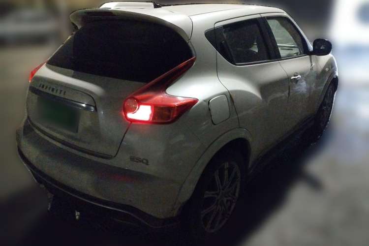 Used Infiniti ESQ 2014 1.6L Spontaneous Edition Rear Right 45 Deg