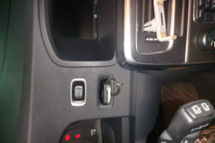 Used Volvo V60 2013 T5 Comfort Edition