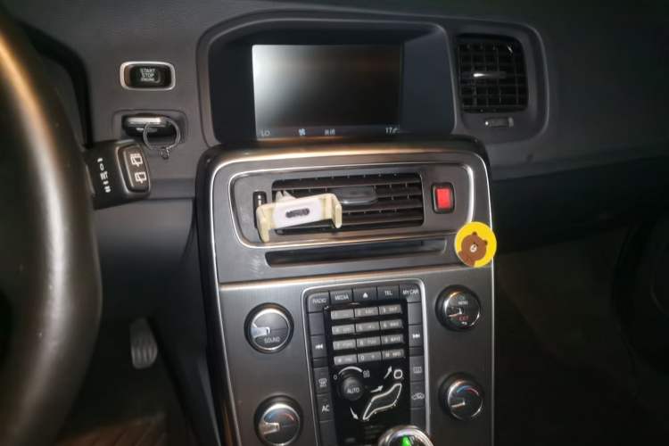 Used Volvo V60 2013 T5 Comfort Edition