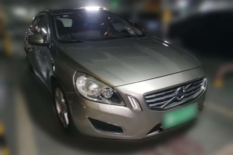 Used Volvo V60 2013 T5 Comfort Edition