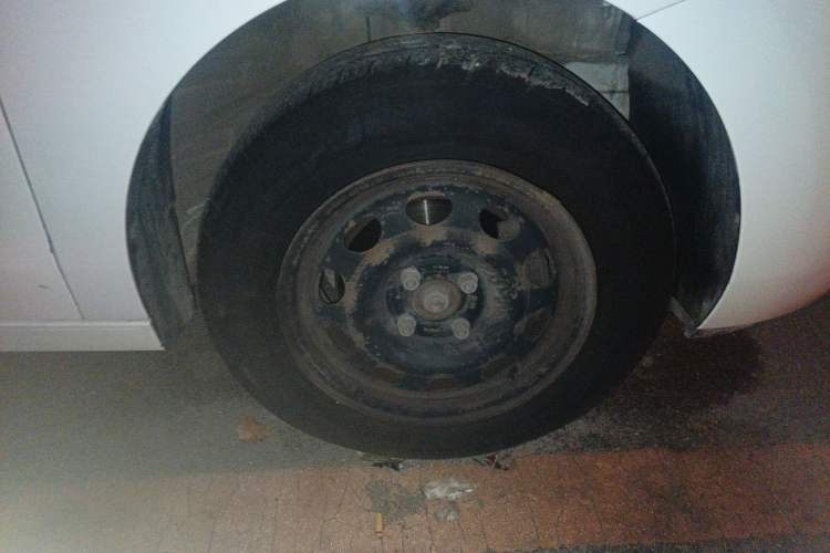 Used Chevrolet Lova RV 2016 1.5L Automatic Comfort Edition Right Front Wheel Hub