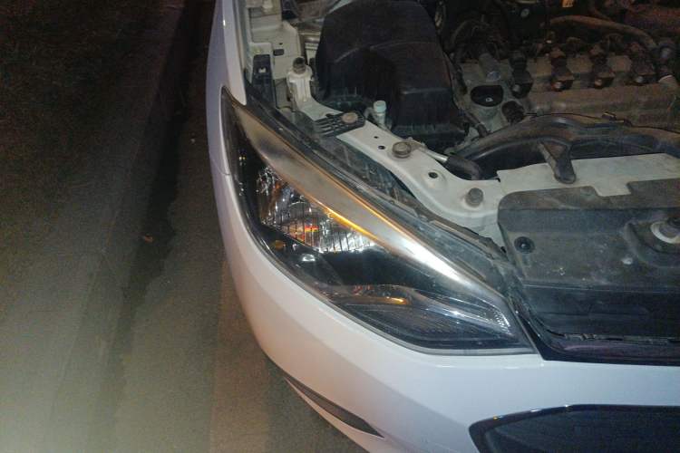 Used Chevrolet Lova RV 2016 1.5L Automatic Comfort Edition Right Front Headlight