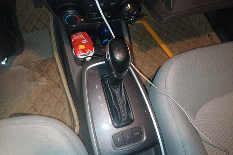 Used Chevrolet Lova RV 2016 1.5L Automatic Comfort Edition Gear Lever