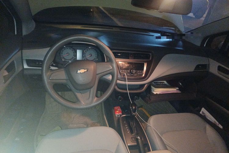 Used Chevrolet Lova RV 2016 1.5L Automatic Comfort Edition Center Console