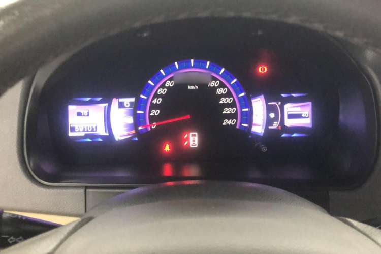 Used BYD M6 2013 2.4L Manual Luxury Model