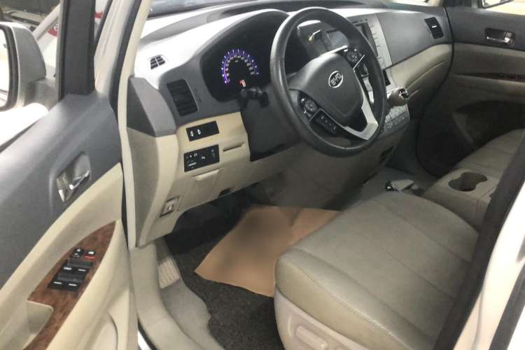 Used BYD M6 2013 2.4L Manual Luxury Model