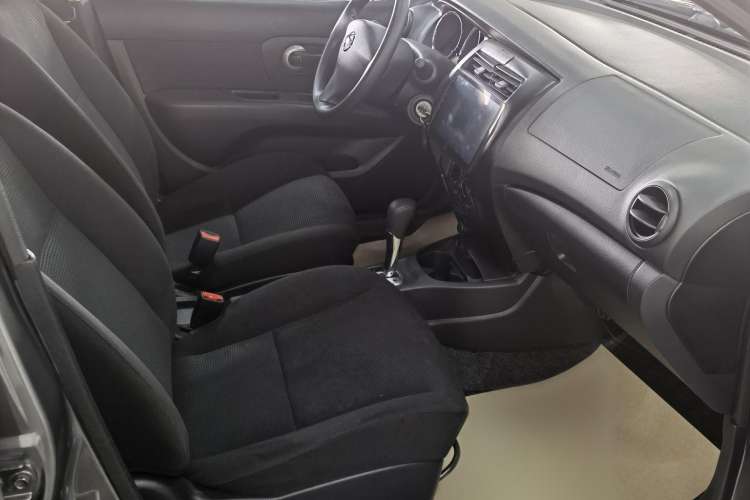 Used Nissan Livina 2015 1.6XE CVT Comfort Edition Right Front Seat