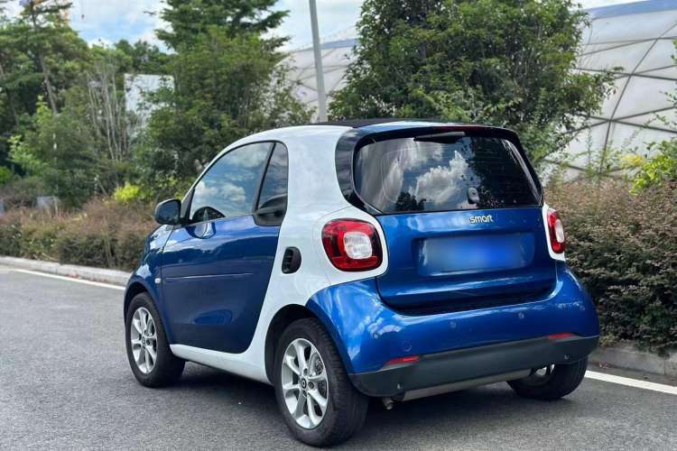 Used smart fortwo 2015 1.0L 52 kW hardtop Dynamic version
