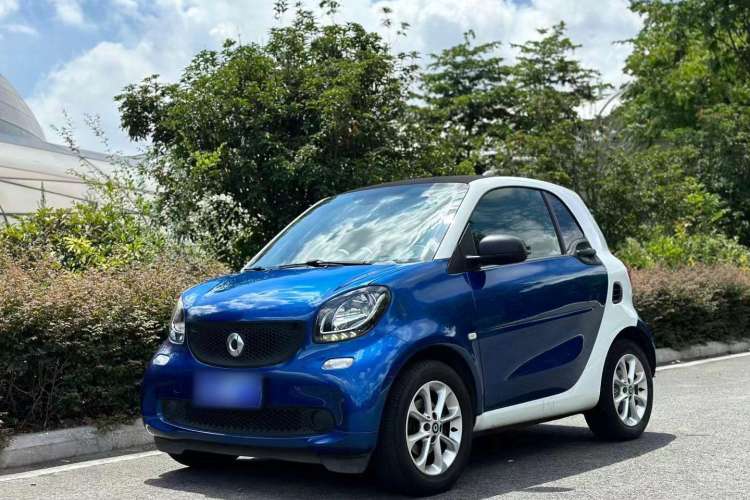 Used smart fortwo 2015 1.0L 52 kW hardtop Dynamic version
