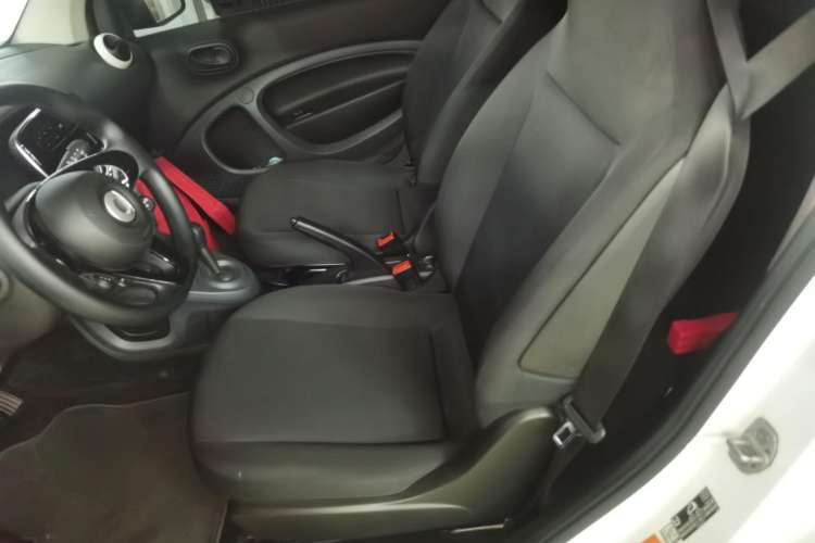 Used smart fortwo 2015 1.0L 52 kW hardtop Dynamic version
