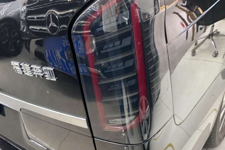 Used Mercedes-Benz Vito 2023 2.0T Elite Version 7 Seats
