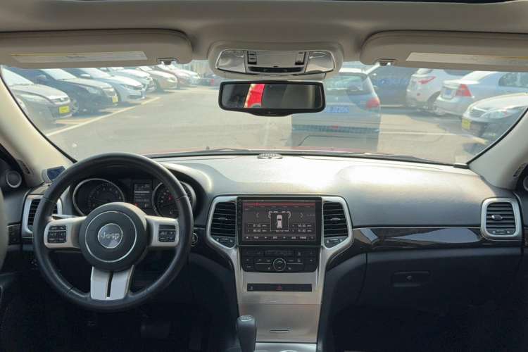 Used Jeep Grand Cherokee 2011 Revised Version 3.6L Comfort Edition
