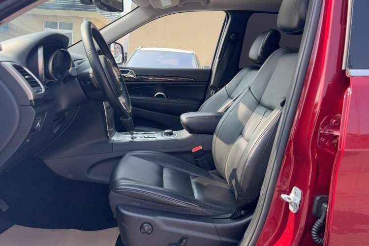 Used Jeep Grand Cherokee 2011 Revised Version 3.6L Comfort Edition
