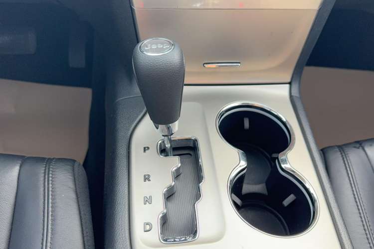 Used Jeep Grand Cherokee 2011 Revised Version 3.6L Comfort Edition
