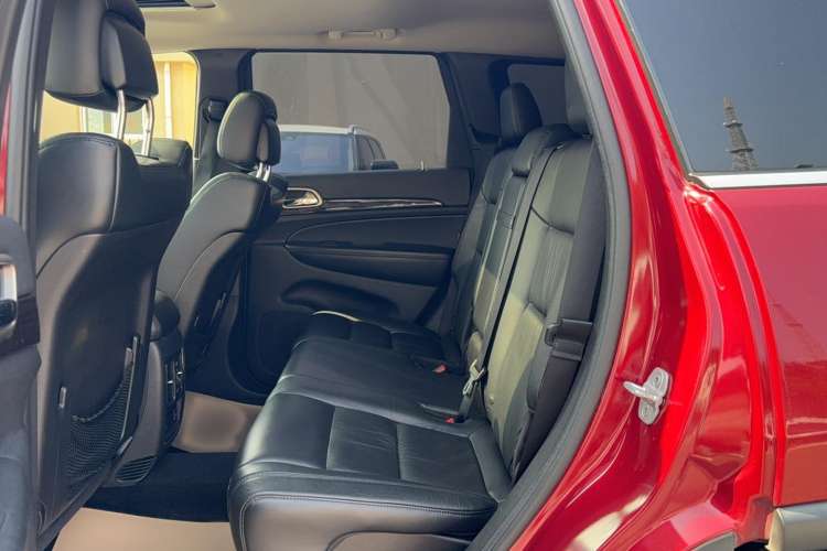 Used Jeep Grand Cherokee 2011 Revised Version 3.6L Comfort Edition
