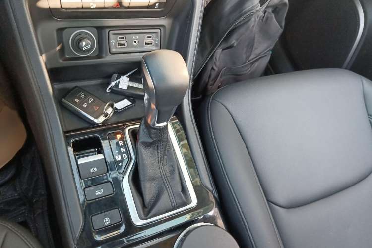 Used Jeep Commander 2018 2.0T Two-Wheel Drive Enjoy Edition China V