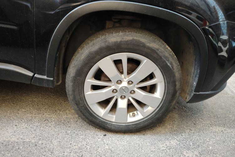 Used Dongfeng Fengdu MX6 2015 2.0L CVT Two-Wheel Drive Excellence Edition Right Front Wheel Hub