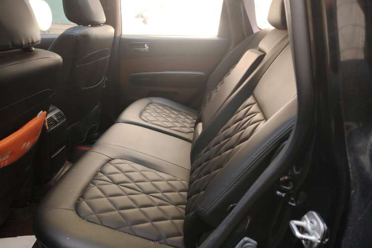 Used Dongfeng Fengdu MX6 2015 2.0L CVT Two-Wheel Drive Excellence Edition Left Rear Seat