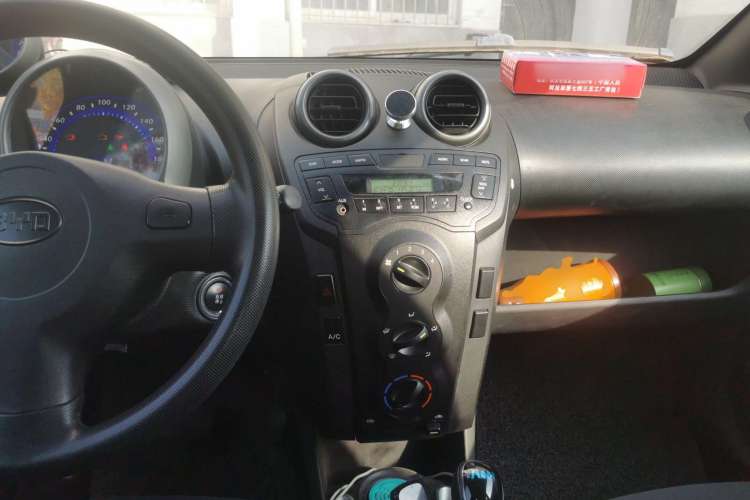 Used BYD F0 2013 1.0L AMT XuanKu Model Center Console
