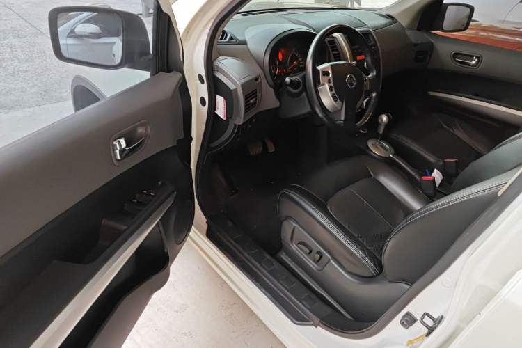Used Nissan X-Trail 2010 2.5L CVT Luxury Edition 4WD Driver Seat
