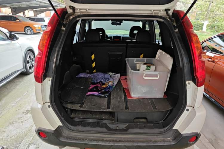 Used Nissan X-Trail 2010 2.5L CVT Luxury Edition 4WD Trunk