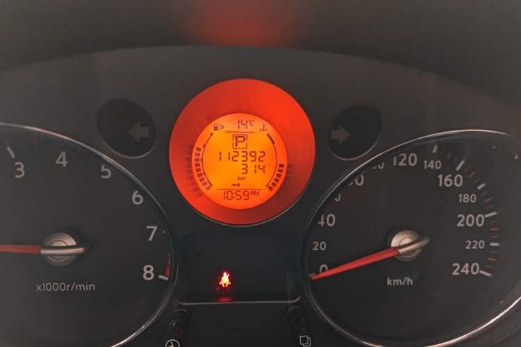 Used Nissan X-Trail 2010 2.5L CVT Luxury Edition 4WD Odometer Close Up