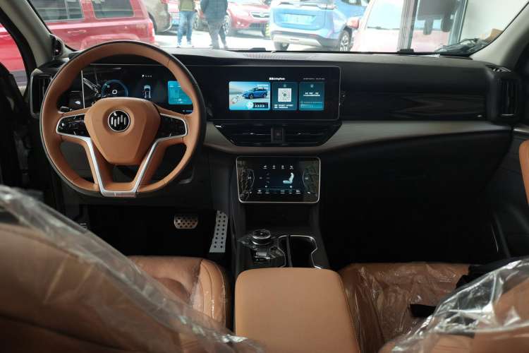 Used WM Motor W6 2021 520 km NEX Exploration Edition