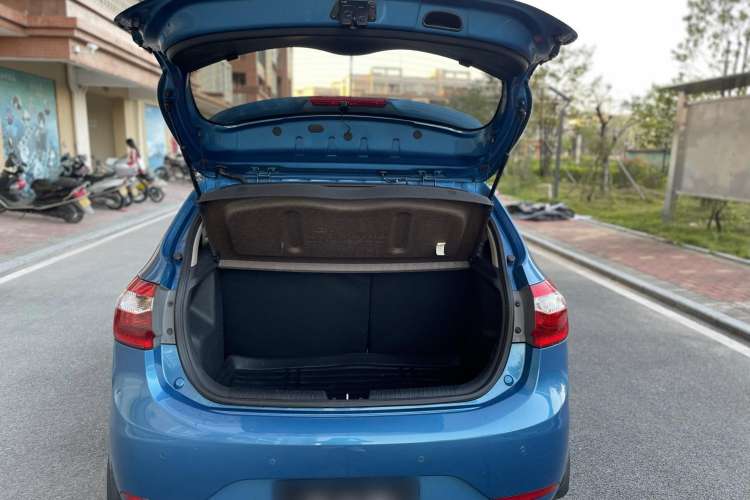 Used Kia K2 2012 Hatchback 1.6L AT Premium Commemorative Edition
