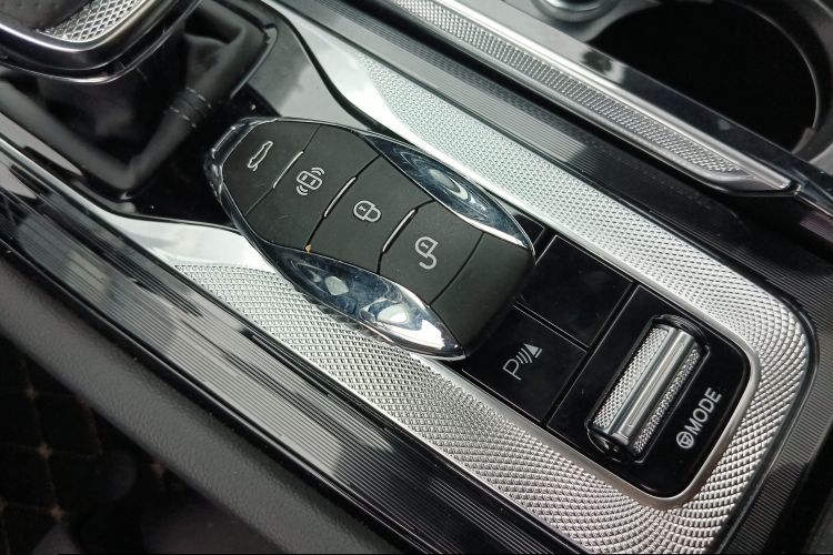 Used Hongqi H6 2023 2.0T Zhiyi Version
