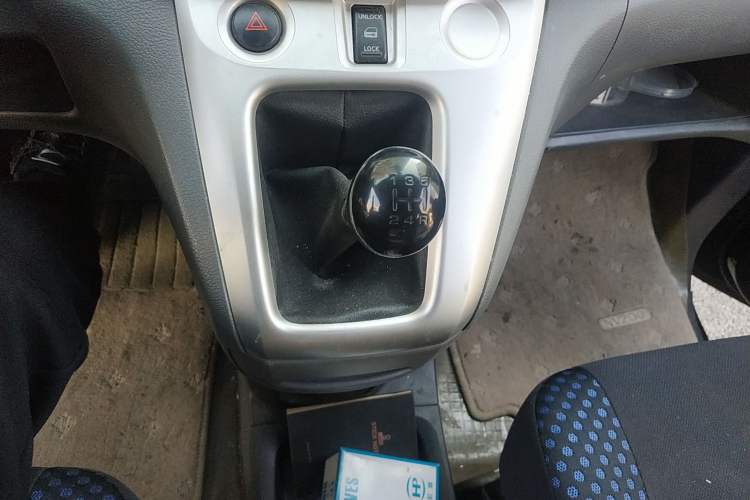 Used Nissan NV200 2011 1.6L 232 Seats Zunya Trim Gear Lever