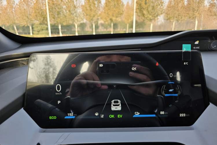 Used Oshan Z6 New Energy 2023 ZhiDian iDD 150KM Flagship PLUS Smart Parking Edition
