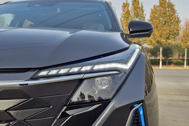 Used Oshan Z6 New Energy 2023 ZhiDian iDD 150KM Flagship PLUS Smart Parking Edition
