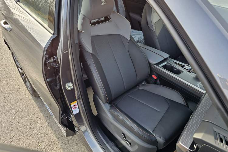 Used Oshan Z6 New Energy 2023 ZhiDian iDD 150KM Flagship PLUS Smart Parking Edition
