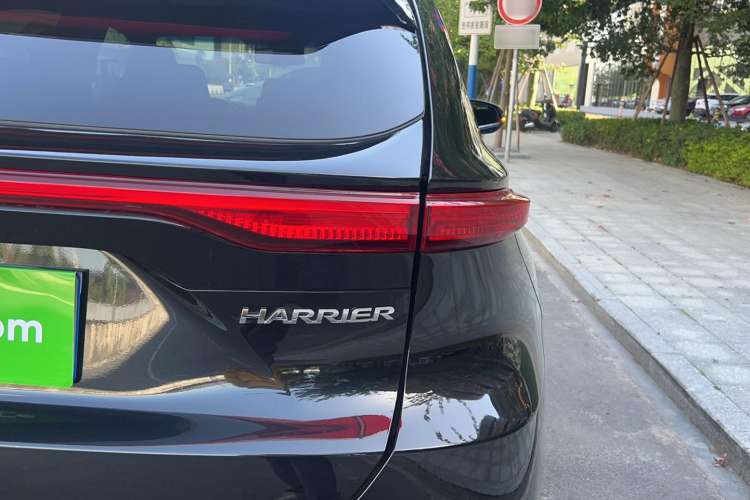 Used Toyota Harrier 2022 2.0L CVT Two-Wheel Drive Deluxe Edition