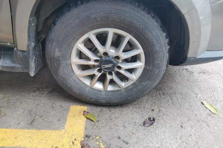 Used JMC Yuhu 3 2018 2.5T Diesel Two-Wheel Drive Advanced Version with Long Wheelbase
