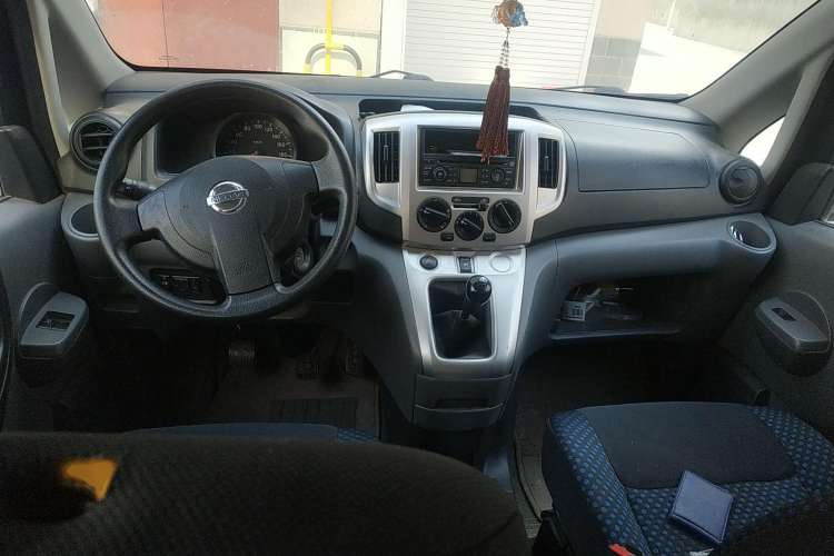 Used Nissan NV200 2011 1.6L 232 Seats Zunya Trim Center Console