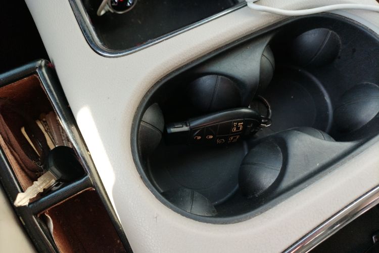 Used Chrysler Grand Voyager 2013 3.6L Luxury Edition Vehicle Key