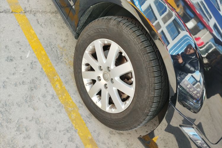 Used Chrysler Grand Voyager 2013 3.6L Luxury Edition Right Front Wheel Hub