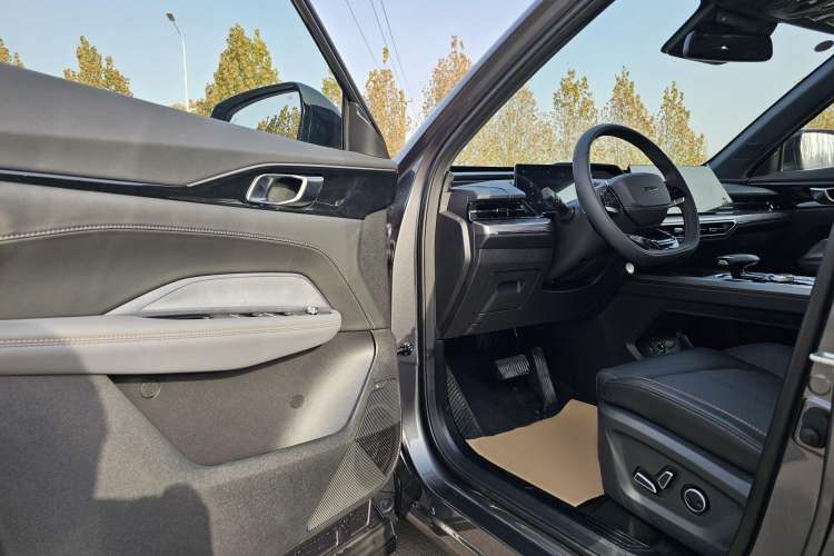 Used Oshan Z6 New Energy 2023 ZhiDian iDD 150KM Flagship PLUS Smart Parking Edition
