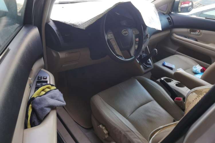 Used BYD S6 2011 2.0L Manual Luxury Version
