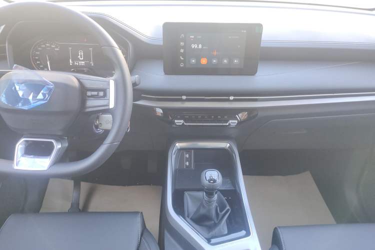 Used Wuling Jiachen 2022 1.5L Manual Comfort Edition
