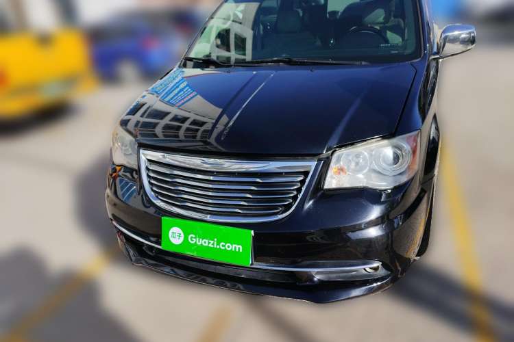 Used Chrysler Grand Voyager 2013 3.6L Luxury Edition Front
