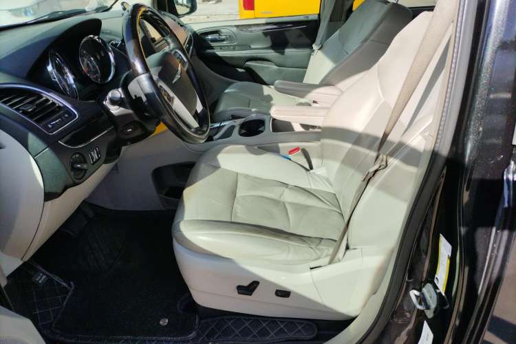 Used Chrysler Grand Voyager 2013 3.6L Luxury Edition Left Front Seat