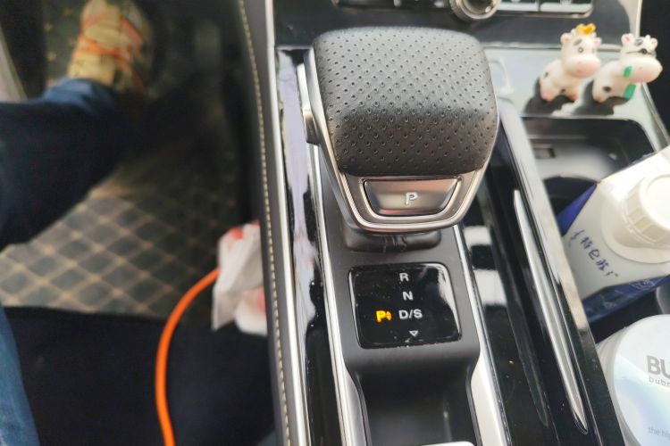 Used Roewe i6 MAX 2020 300TGI Automatic "Swell Cool Smart Drive" Edition Gear Lever