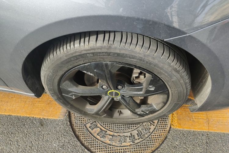 Used Roewe i6 MAX 2020 300TGI Automatic "Swell Cool Smart Drive" Edition Right Front Wheel Hub